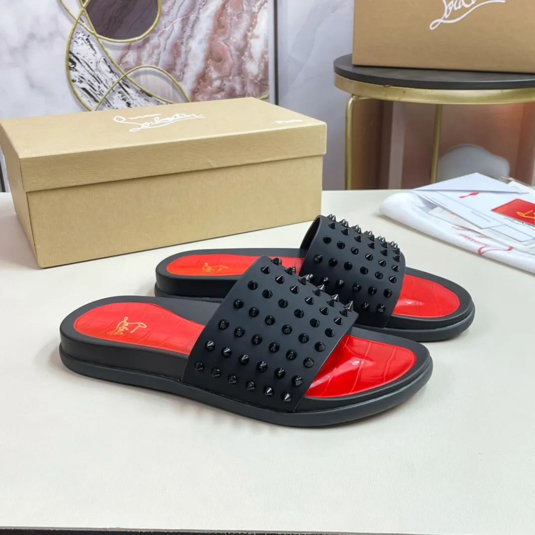 [CL red sole shoes] P: 340💰 size 38-45 Men’s classic slippers, made on the official website 1:1, the original factory specializes in original materials ➖ OEM 3D printed patterns, all hand-nailed and made ➖ Ultra-light non-slip outsole. Super fashionable and super comfortable, handsome on the feet, a must-have for men in summer! !